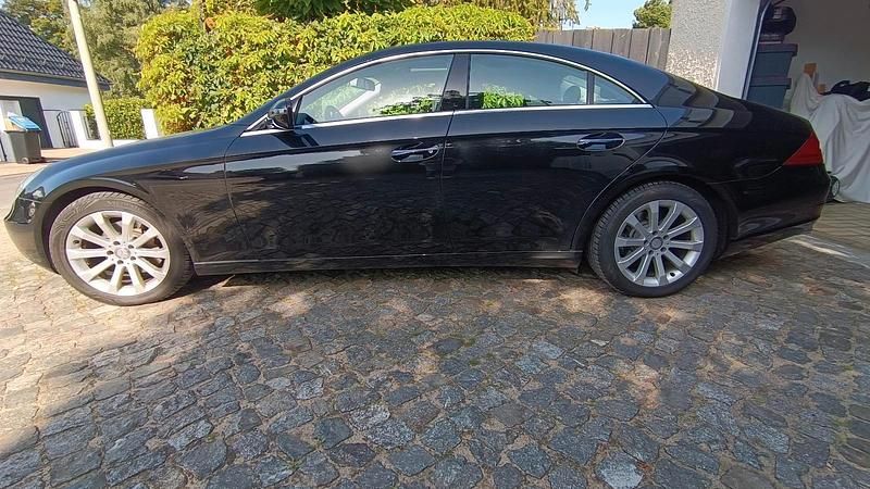 Schwarz Gebraucht 2010 Mercedes CLS320 Limousine | 18.500 € - Bild 1/4