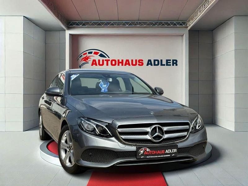 Grau Gebraucht 2017 Mercedes E200 Limousine | 29.990 € (Etwas zu teuer) - Bild 1/4