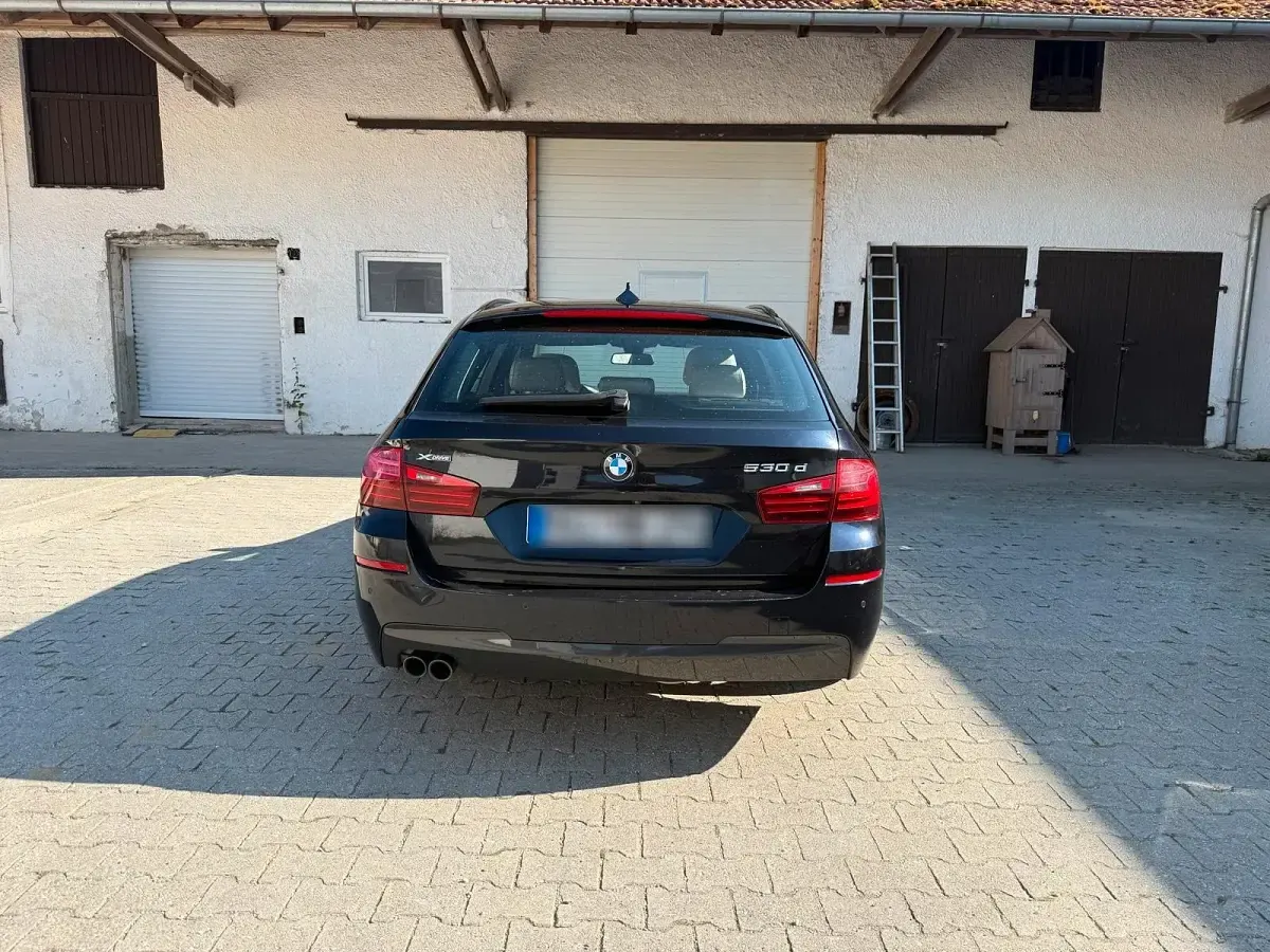 Gebraucht BMW 530 M Sport 258 PS (189 kW) 2015 Schwarz Kombi