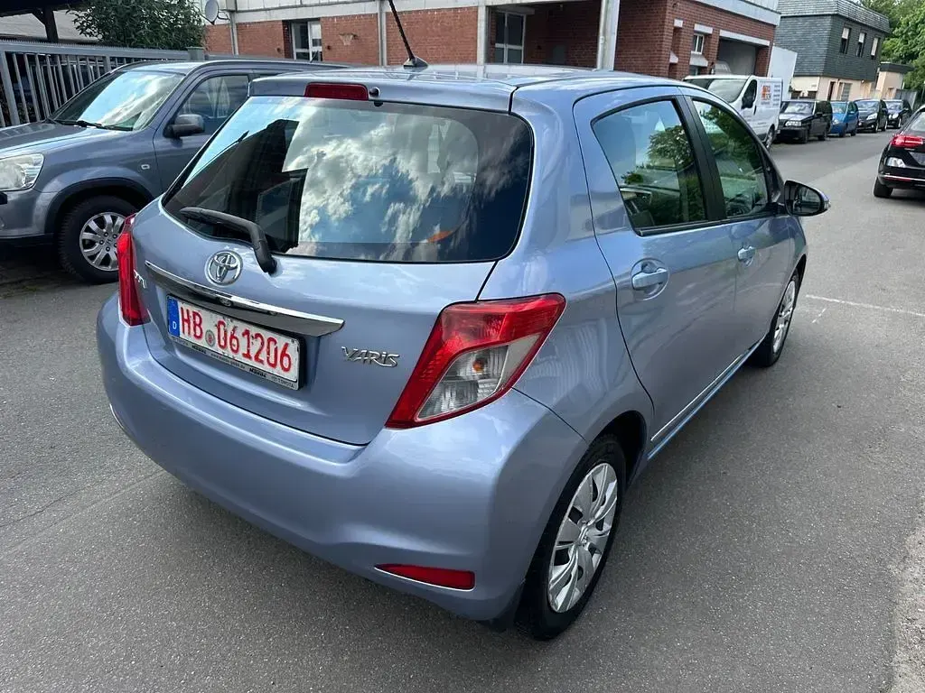 Gebraucht Toyota Yaris Life 99 PS (72 kW) 2012 Blau Kleinwagen