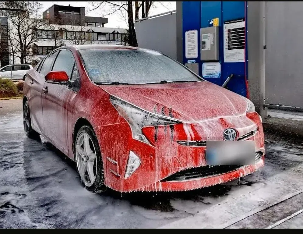 Gebraucht Toyota Prius Executive 122 PS (89 kW) 2017 Rot Limousine