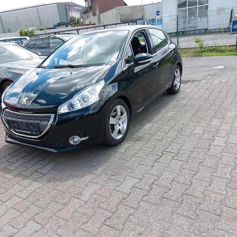 Schwarz Gebraucht 2012 Peugeot 208 Kleinwagen | 5.000 € (Fairer Preis) - Bild 1/4