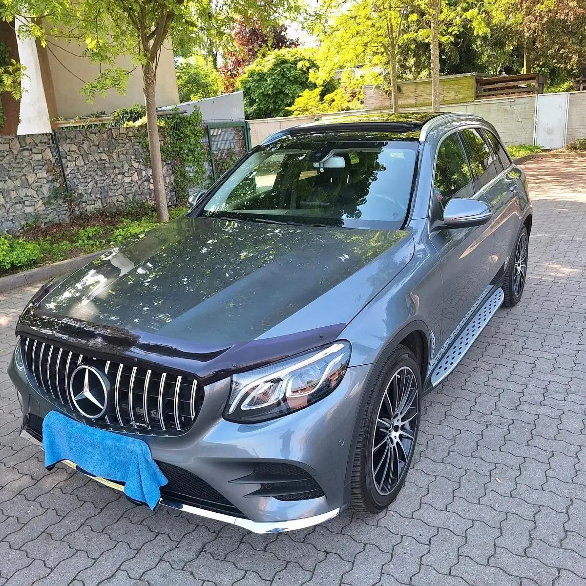 Gebraucht Mercedes GLC220 AMG line 170 PS (125 kW) 2017 Grau SUV