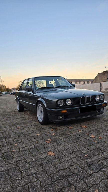 Grau Gebraucht 1990 BMW 328 Performance Limousine | 17.000 € - Bild 1/4