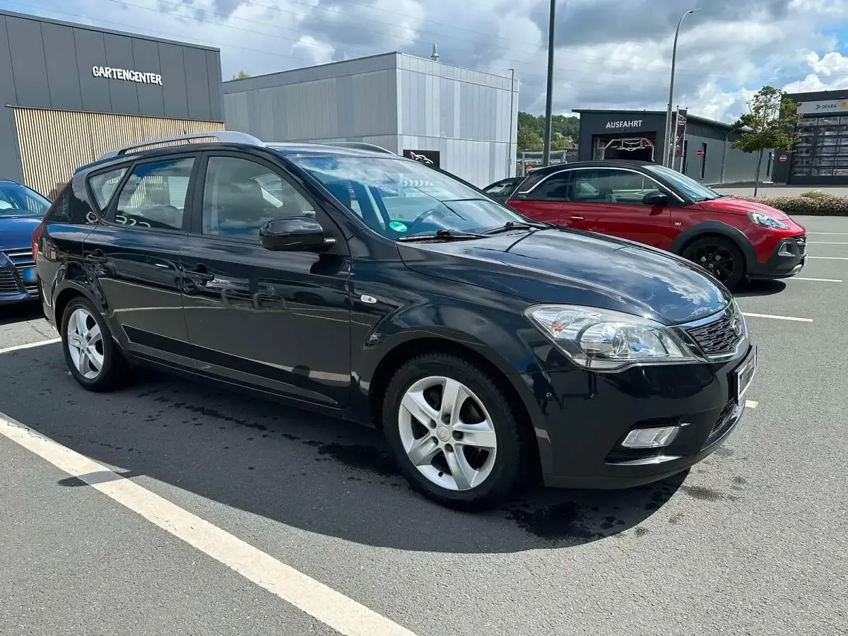 Gebraucht Kia Ceed 125 PS (91 kW) 2010 Schwarz Kleinwagen