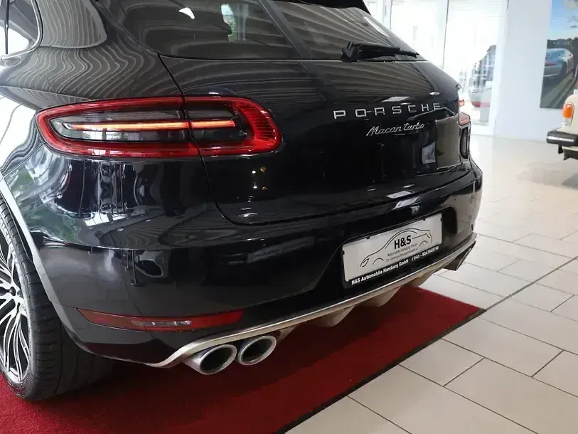 Gebraucht Porsche Macan Turbo Performance Package 441 PS (324 kW) 2017 Tiefschwarz SUV