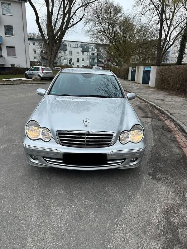 Gebraucht Mercedes C180 142 PS (104 kW) 2006 Silber Limousine