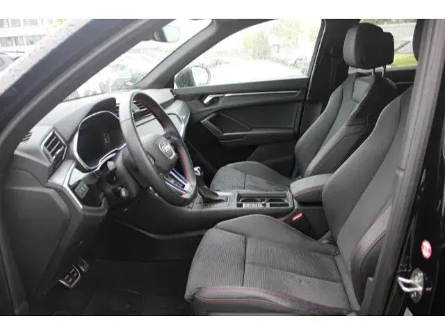 Second-hand Audi Q3 S-Line 150 CP (110 kW) 2023 Negru SUV
