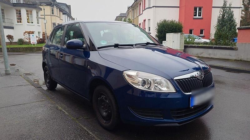 Gebraucht Skoda Fabia Ambition 69 PS (50 kW) 2013 Blau Kleinwagen