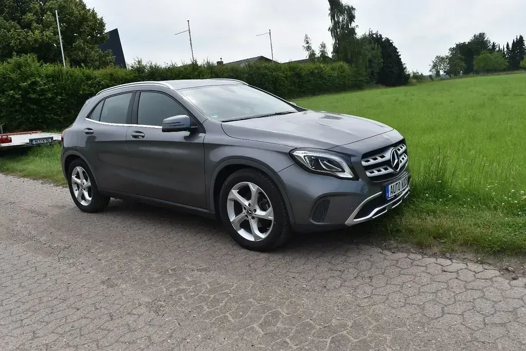 Gebraucht Mercedes GLA200 156 PS (114 kW) 2017 Grau SUV