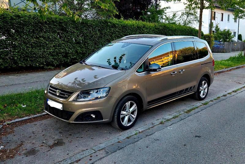 Gold Gebraucht 2017 Seat Alhambra 4Drive Van / Kleinbus | 24.950 € (Teuer) - Bild 1/4