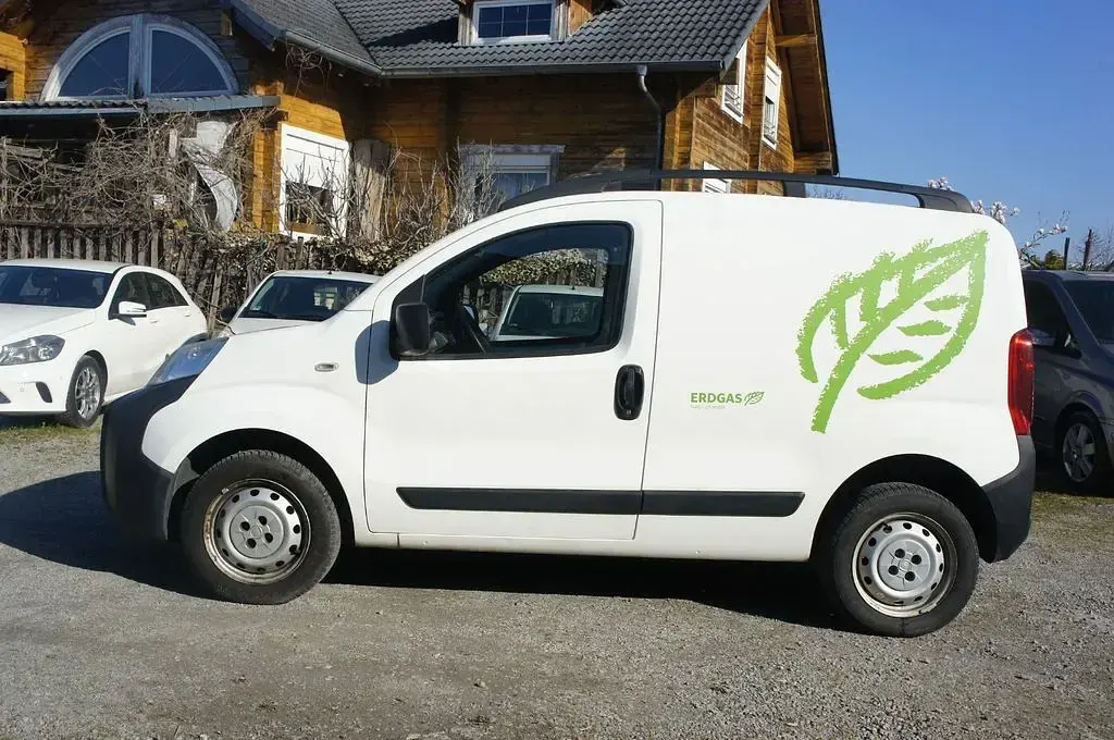 Gebraucht Fiat Fiorino Basis 77 PS (56 kW) 2012 Weiß Van / Kleinbus