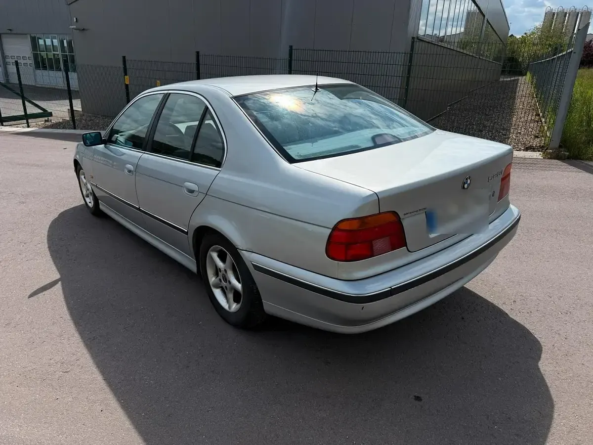 Gebraucht BMW 528 193 PS (141 kW) 1997 Silber Limousine