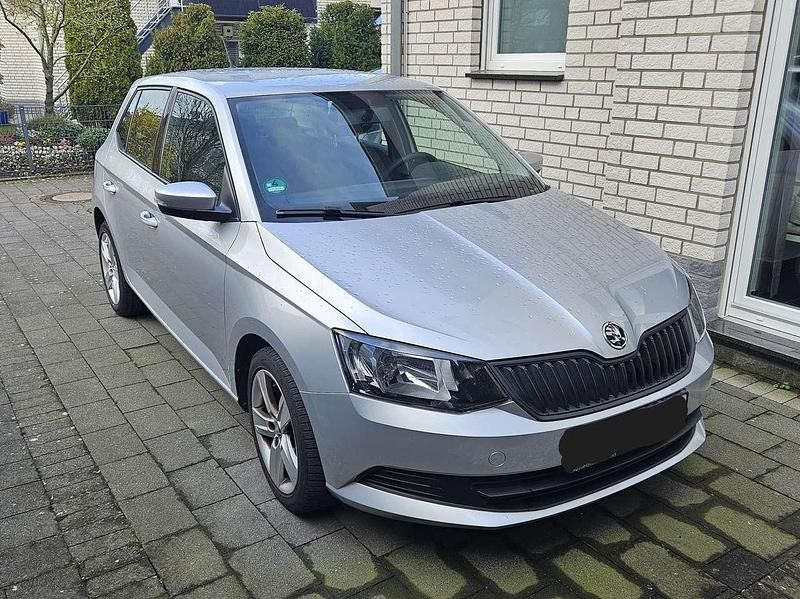 Gebraucht Skoda Fabia Active 60 PS (44 kW) 2016 Silber Limousine