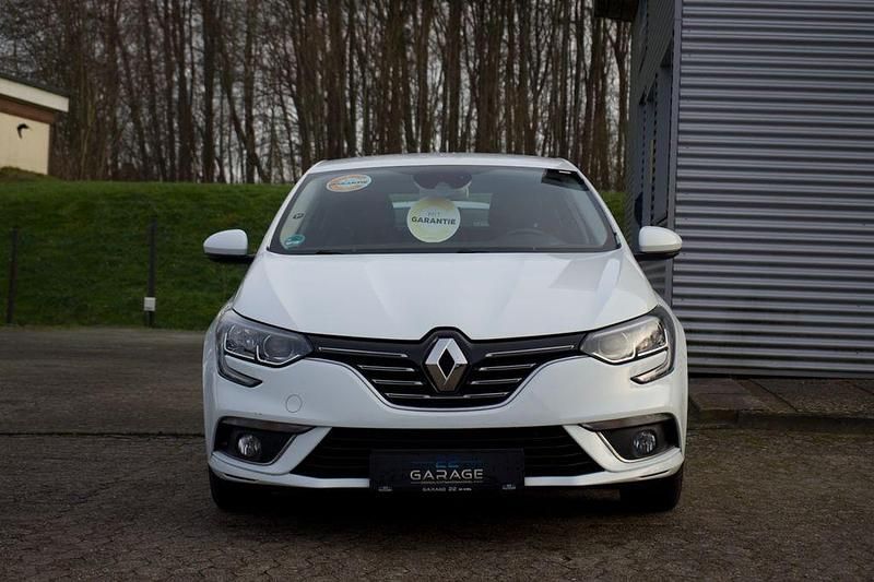 Gebraucht Renault Mégane IV Intens 101 PS (74 kW) 2017 Weiß Limousine