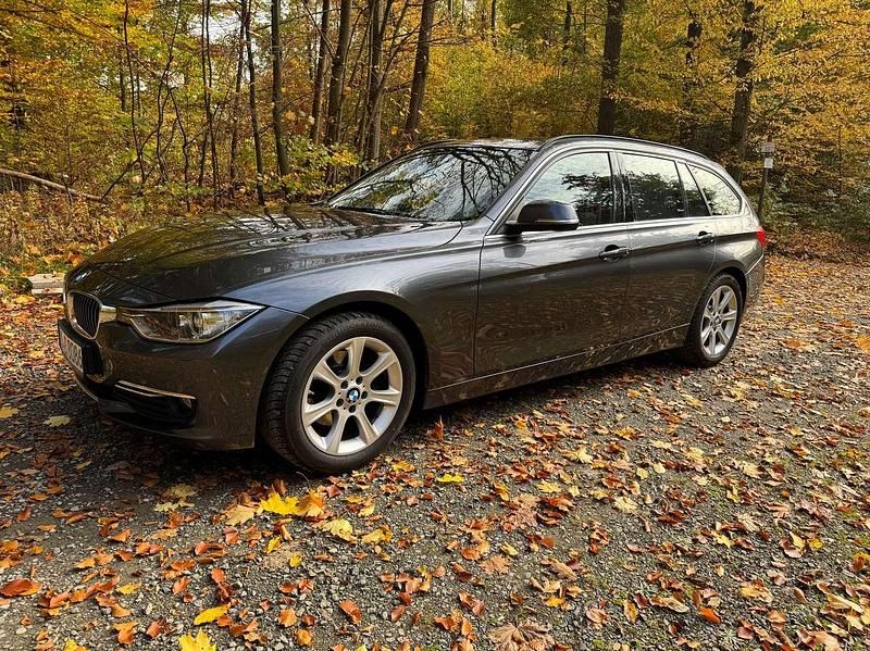Gebraucht BMW 320 Luxury Line 184 PS (135 kW) 2015 Grau Kombi
