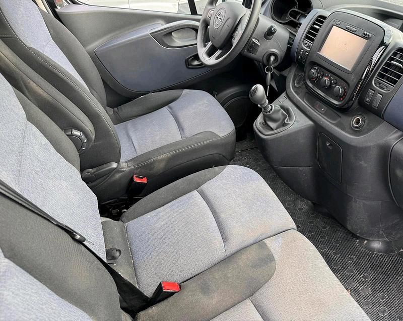 Schwarz Gebraucht 2016 Opel Vivaro Van | 5.500 € (Guter Preis) - Bild 1/4
