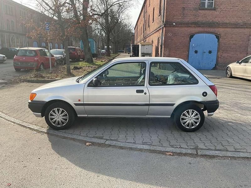 Gebraucht Ford Fiesta 60 PS (44 kW) 1992 Grau Kleinwagen