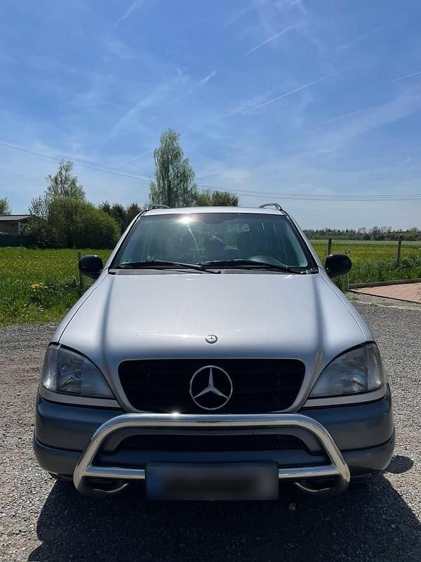 Gebraucht Mercedes ML270 163 PS (119 kW) 2001 Grau SUV