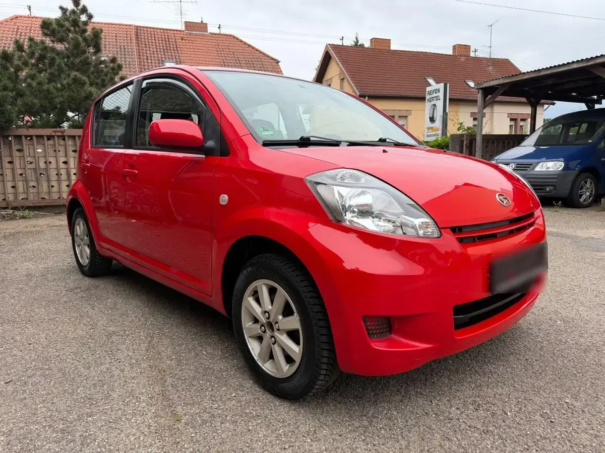 Gebraucht Daihatsu Sirion 91 PS (66 kW) 2011 Rot Kleinwagen