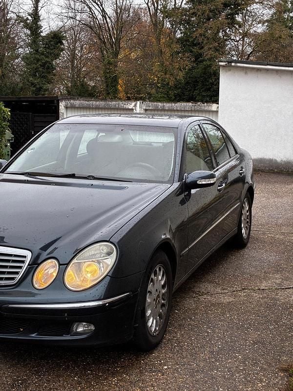Gebraucht Mercedes E200 122 PS (89 kW) 2005 Schwarz Limousine
