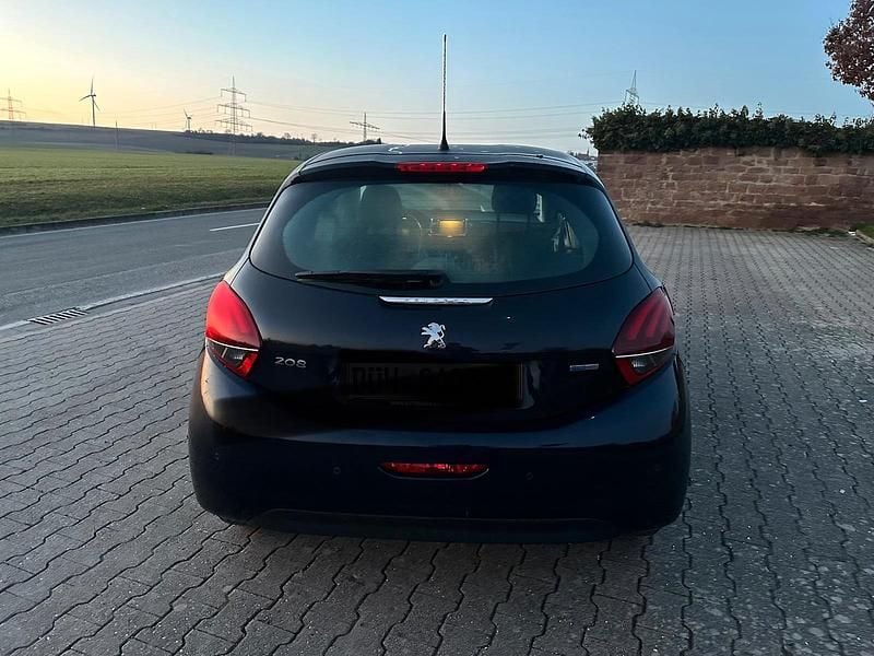 Gebraucht Peugeot 208 82 PS (60 kW) 2017 Blau Kleinwagen