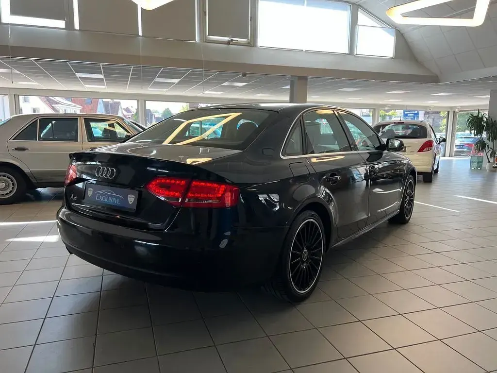 Gebraucht Audi A4 Attraction 143 PS (105 kW) 2011 Schwarz Limousine