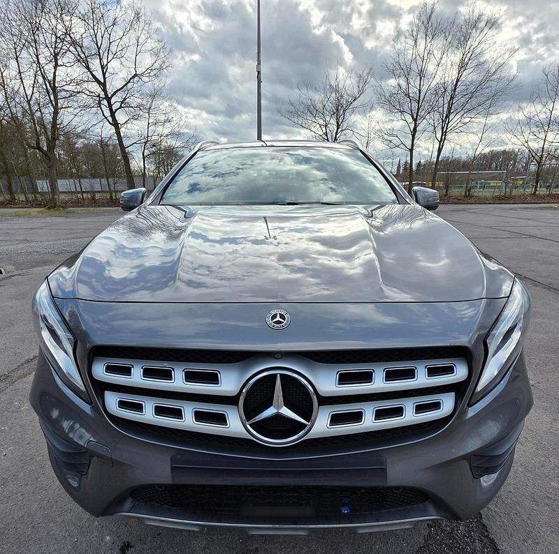 Gebraucht Mercedes GLA200 AMG line 156 PS (114 kW) 2019 Grau SUV