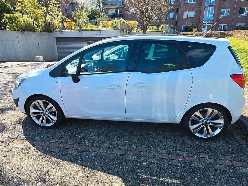 Gebraucht Opel Meriva 120 PS (88 kW) 2012 Weiß Van / Kleinbus
