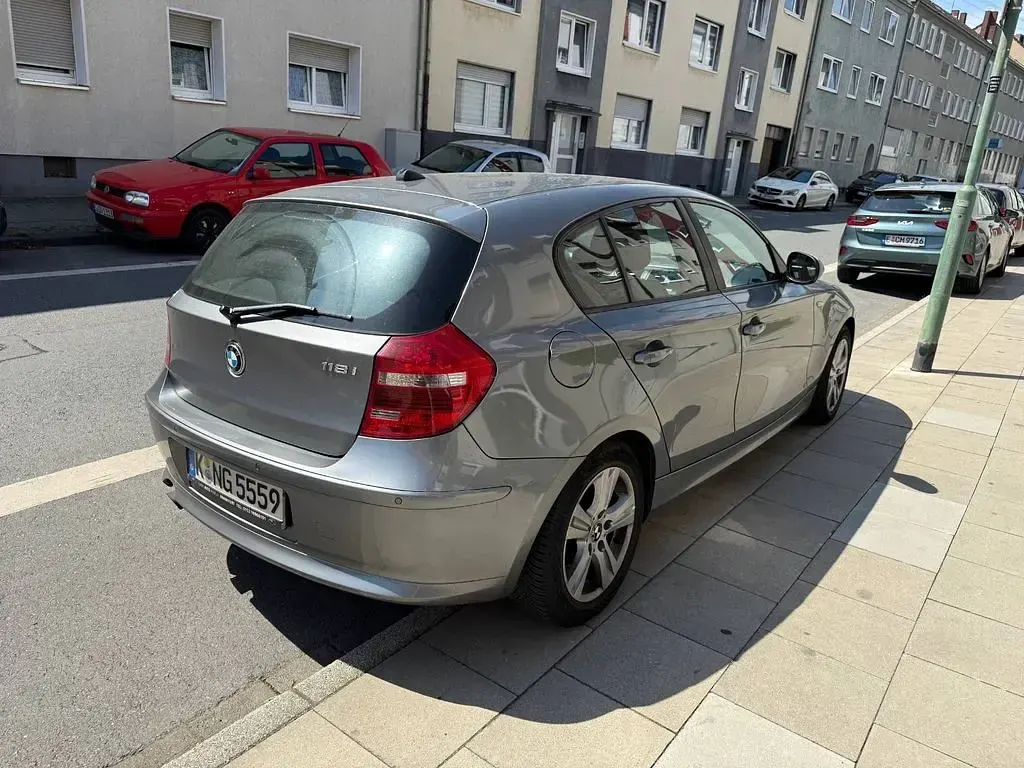 Gebraucht BMW 118 143 PS (105 kW) 2010 Grau Kleinwagen