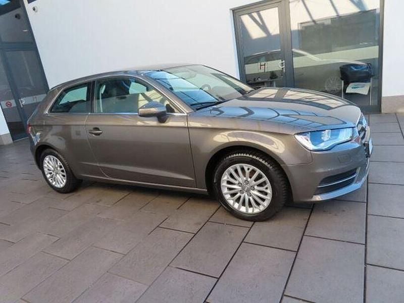Gebraucht Audi A3 Ambiente 122 PS (89 kW) 2013 Grau Limousine