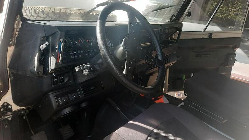 Gebraucht Land Rover Defender 111 PS (81 kW) 1990 Weiß SUV