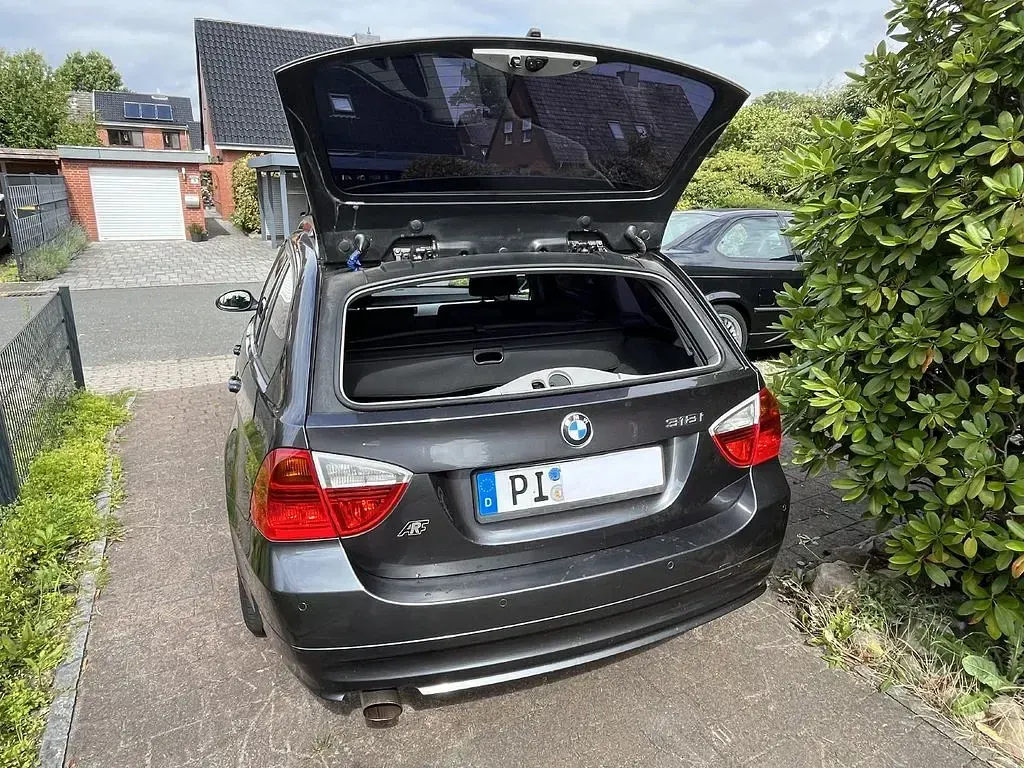 Gebraucht BMW 318 129 PS (94 kW) 2007 Grau Kombi