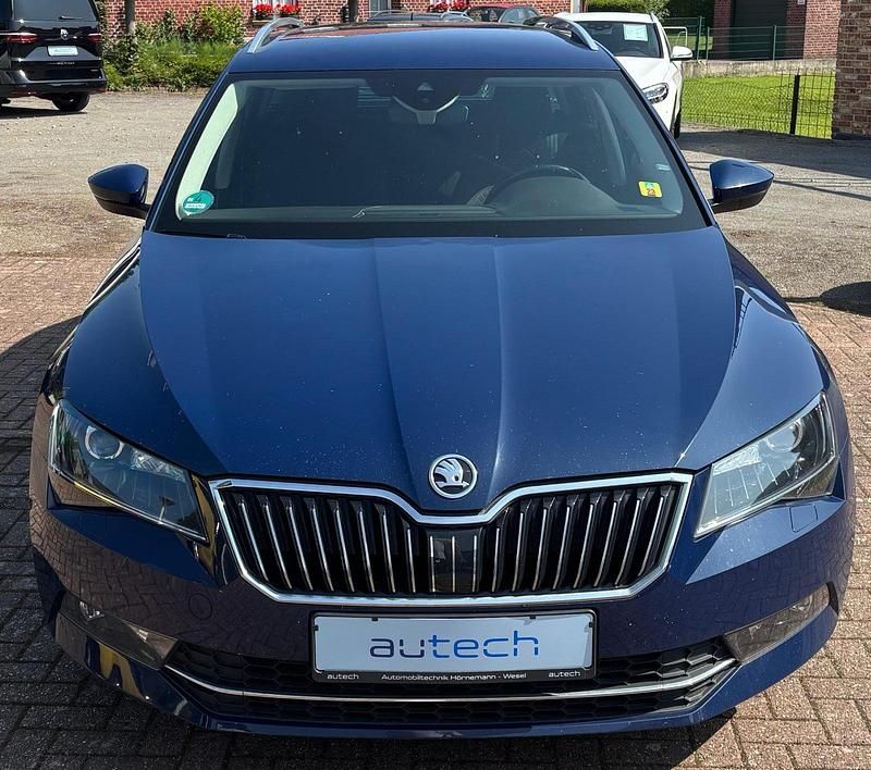 Gebraucht Skoda Superb Style 150 PS (110 kW) 2016 Blau Kombi