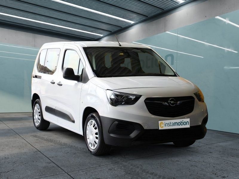 Weiß Gebraucht 2022 Opel Combo-e Life Ultimate Van / Kleinbus | 23.400 € (Guter Preis) - Bild 1/4