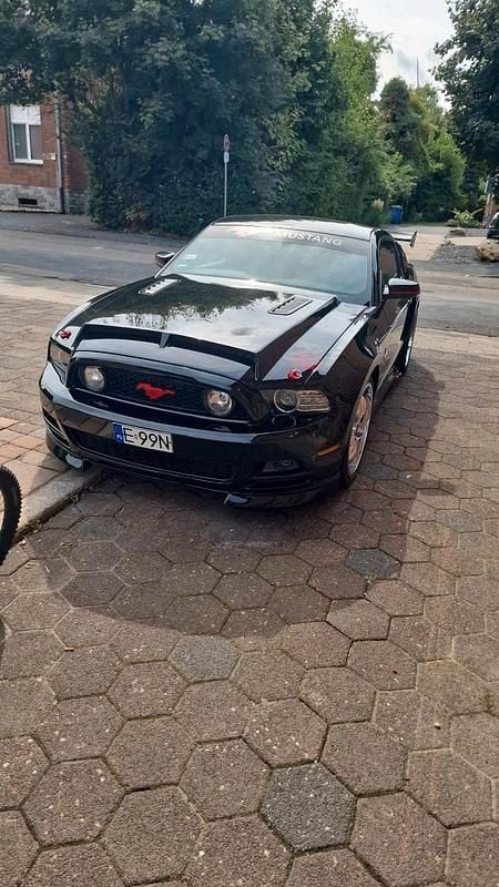Schwarz Gebraucht 2013 Ford Mustang Coupé | 10.490 € (Superpreis) - Bild 1/4