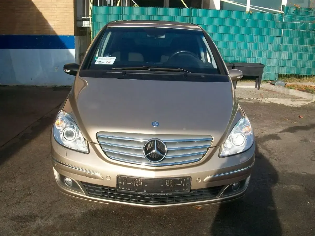 Gebraucht Mercedes E200 193 PS (141 kW) 2005 Gold Limousine