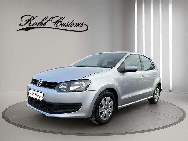 Silber Gebraucht 2011 VW Polo Trendline Limousine | 3.940 € (Fairer Preis) - Bild 1/4