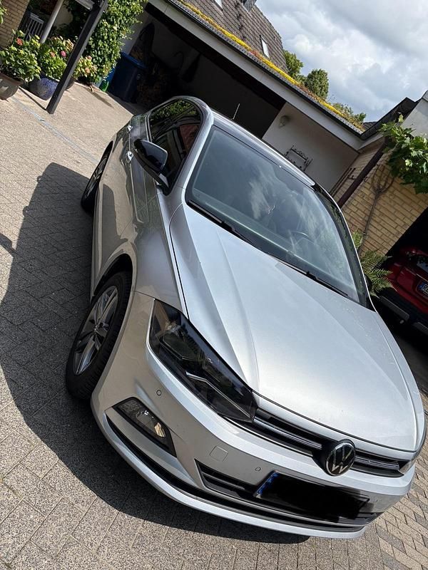 Silber Gebraucht 2021 VW Polo Limousine | 15.000 € (Guter Preis) - Bild 1/4
