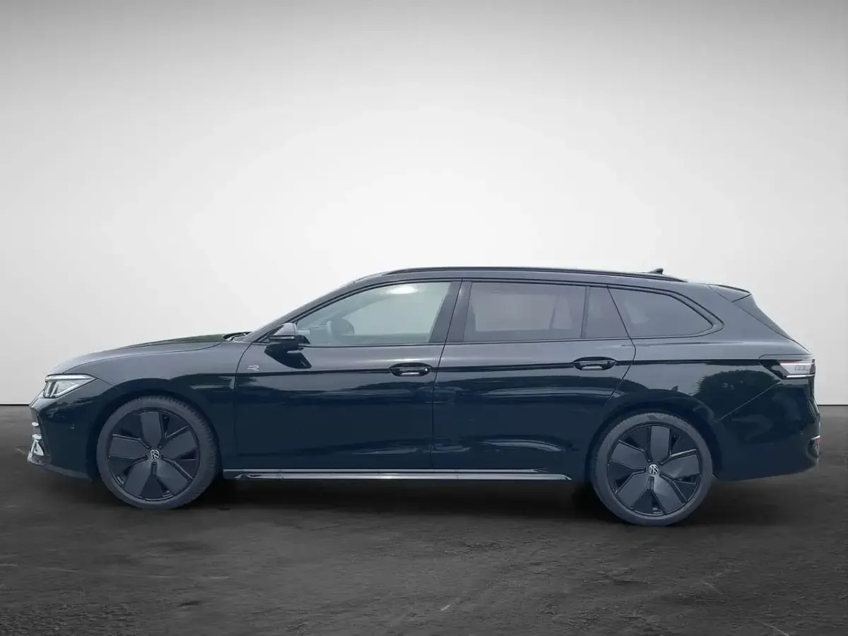 Gebraucht VW Passat R-line 193 PS (141 kW) 2025 Grenadillschwarz (metallic) Kombi