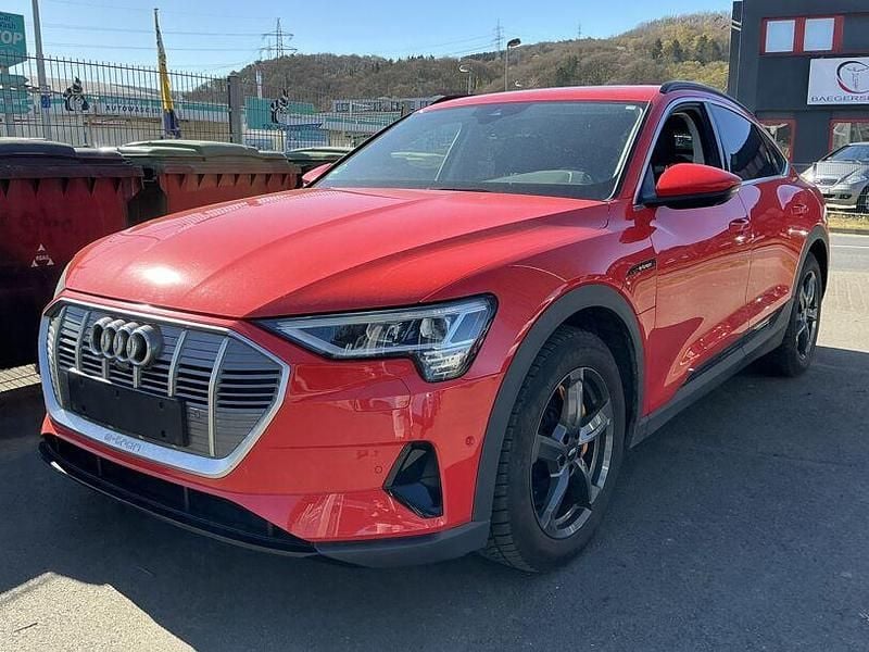 Gebraucht Audi e-tron Ambiente 230 kW (313 PS) 2022 Rot SUV