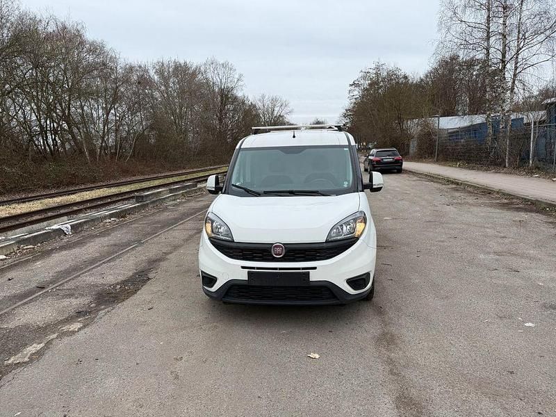Gebraucht Fiat Doblò 95 PS (69 kW) 2018 Weiß Van / Kleinbus
