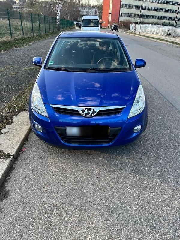 Gebraucht Hyundai i20 80 PS (58 kW) 2010 Blau Kleinwagen