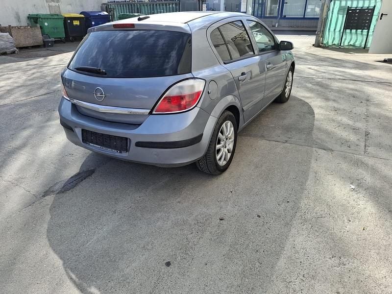 Gebraucht Opel Astra 105 PS (77 kW) 2006 Grau Limousine