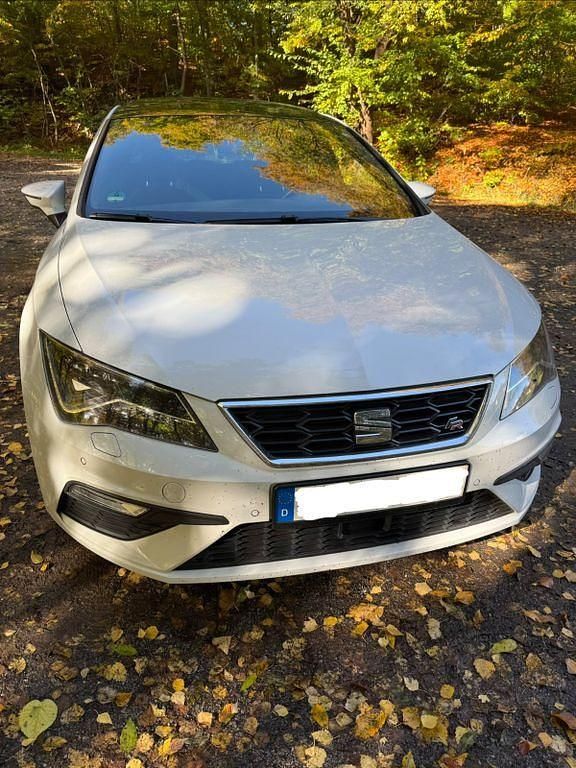 Weiß Gebraucht 2019 Seat Leon FR Limousine | 14.000 € (Etwas zu teuer) - Bild 1/4