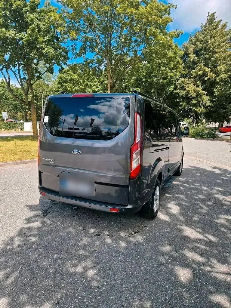 Gebraucht Ford Tourneo S 131 PS (96 kW) 2021 Grau Van / Kleinbus