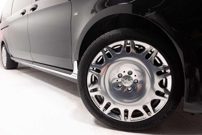 Gebraucht Mercedes V300 AMG 239 PS (175 kW) 2024 Obsidianschwarz Van / Kleinbus