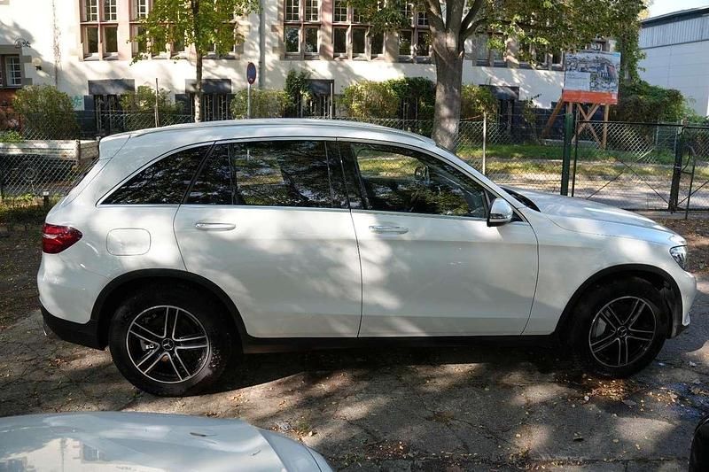 Gebraucht Mercedes GLC250 211 PS (155 kW) 2015 Polarweiss SUV