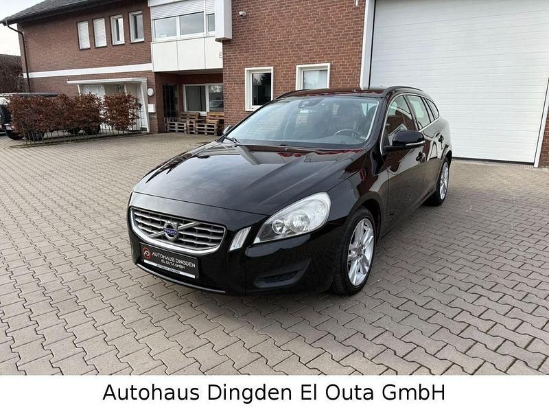 Gebraucht Volvo V60 Momentum 163 PS (119 kW) 2011 Schwarz Kombi