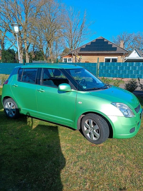 Gebraucht Suzuki Swift 92 PS (67 kW) 2009 Grün Kleinwagen